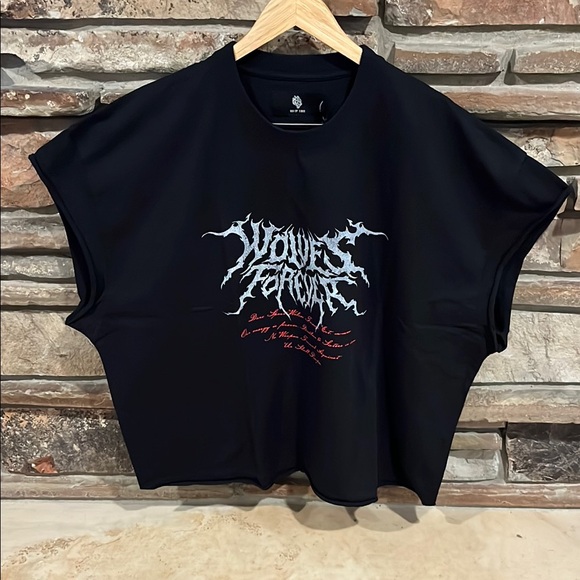 Darc Sport Core Black Grunge Cutoff Sleeve Wolves Forever Graphic Tee - Picture 1 of 12